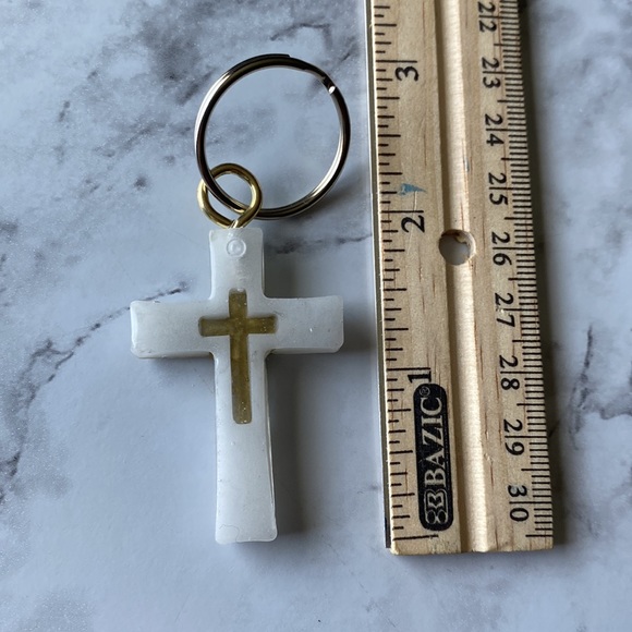 White/Gold cross keychain - Picture 4 of 4